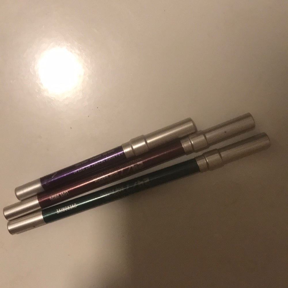 🦄🦄 2/30Urban Decay 24/7 Gide On Eye Pencils